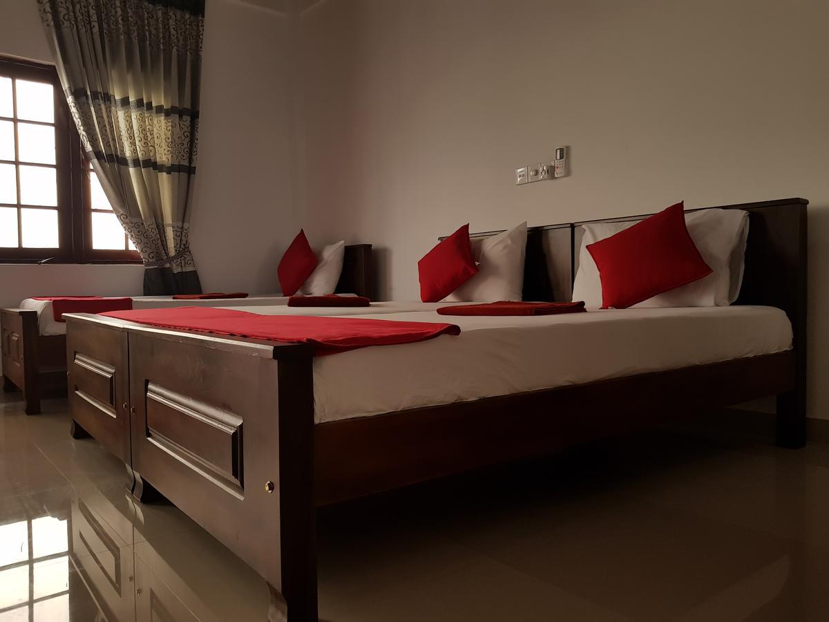 Oasis Beach Hotel Negombo Kültér fotó